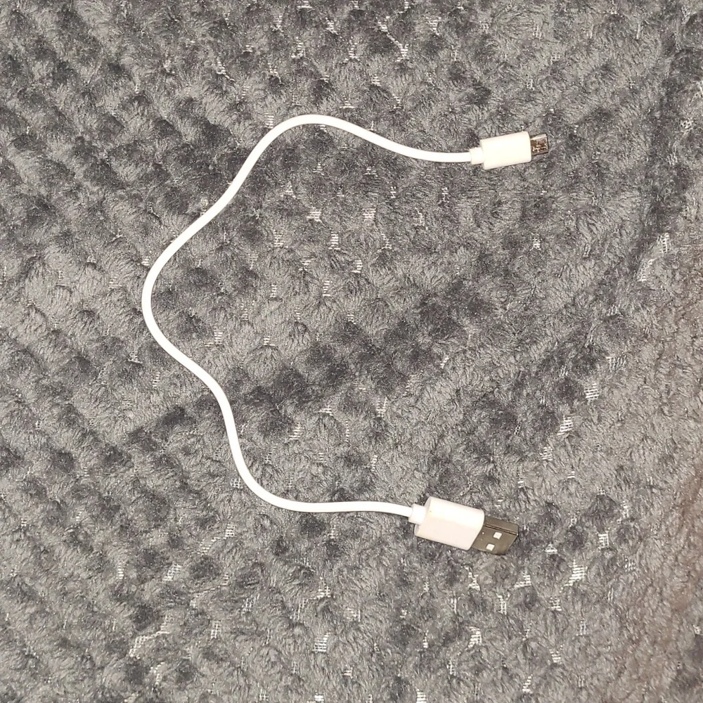 4 HTC phone charger heads 4 cords